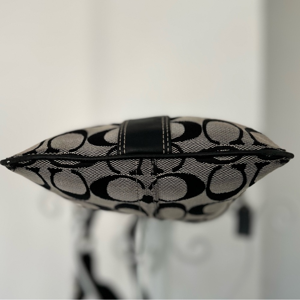 Coach black crossbody purse - Picture 5 of 10